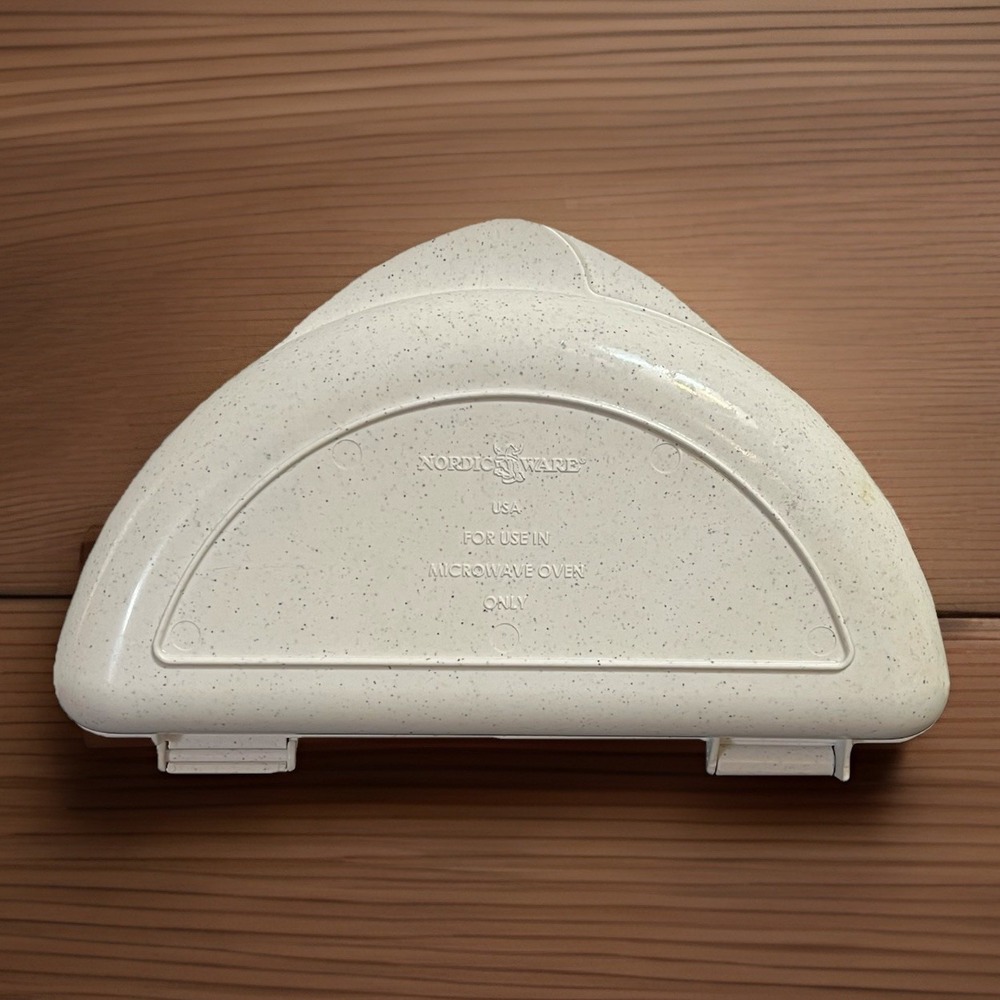 Nordic Ware Microwave Omelet Pan Dish Microwavable Omelet Maker Made in USA